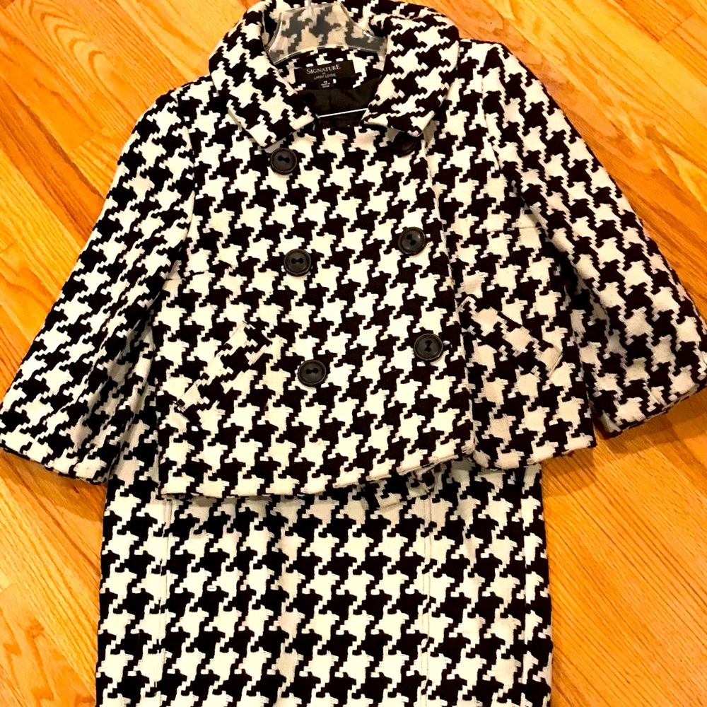 Skirt w 3/4 length jacket.